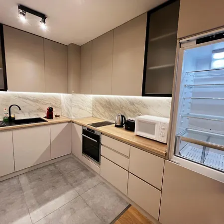 Barcelona 2bdr Cozy W Working Space Near Metro شقة *