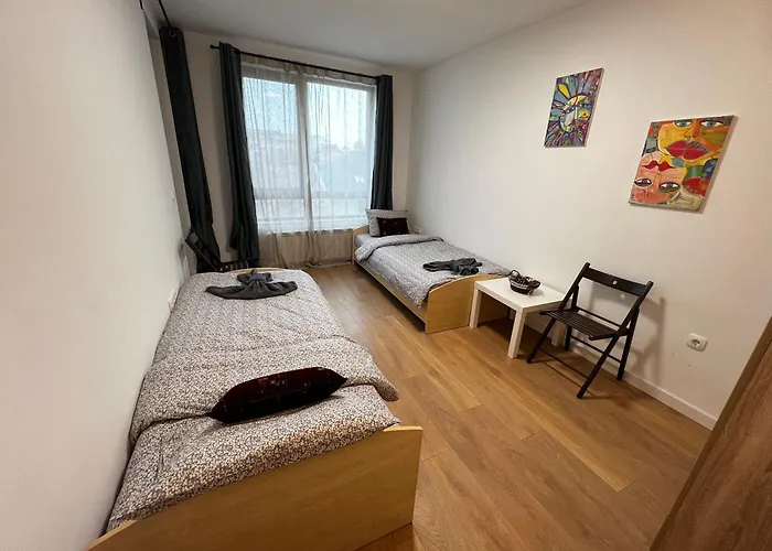 Barcelona 2bdr Cozy W Working Space Near Metro صوفيا