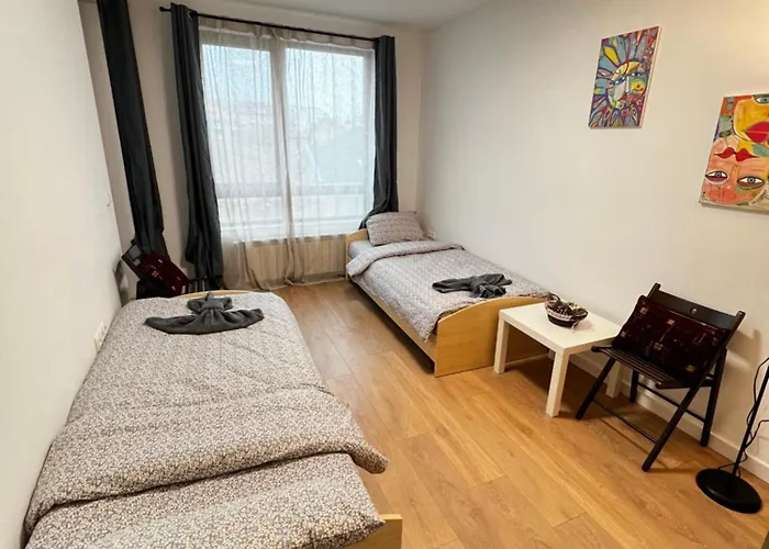 Barcelona 2bdr Cozy W Working Space Near Metro صوفيا